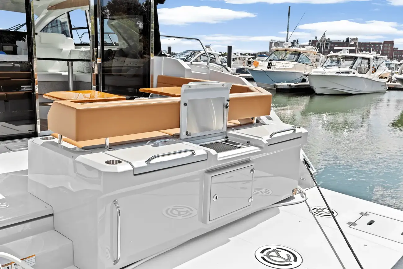 Thumbnail von Cruisers Yachts 42 Cantius