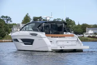Thumbnail von Cruisers Yachts 46 Cantius