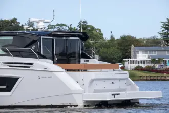 Thumbnail von Cruisers Yachts 46 Cantius
