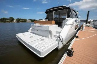Thumbnail von Cruisers Yachts 46 Cantius