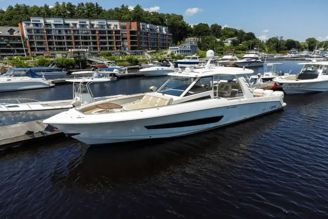 Boston Whaler 420 Outrage