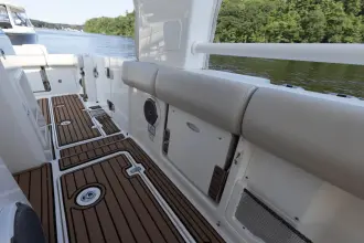 Thumbnail von Boston Whaler 420 Outrage