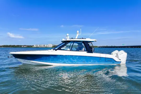 Boston Whaler 380 Realm