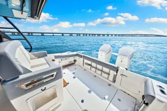 Thumbnail von Boston Whaler 380 Realm