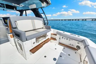 Thumbnail von Boston Whaler 380 Realm