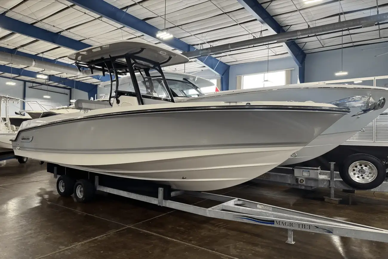 Boston Whaler 230 Outrage