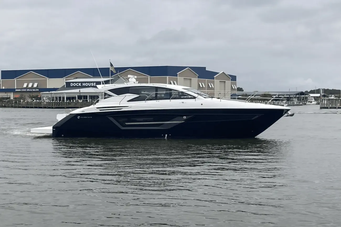 Cruisers Yachts 46 Cantius