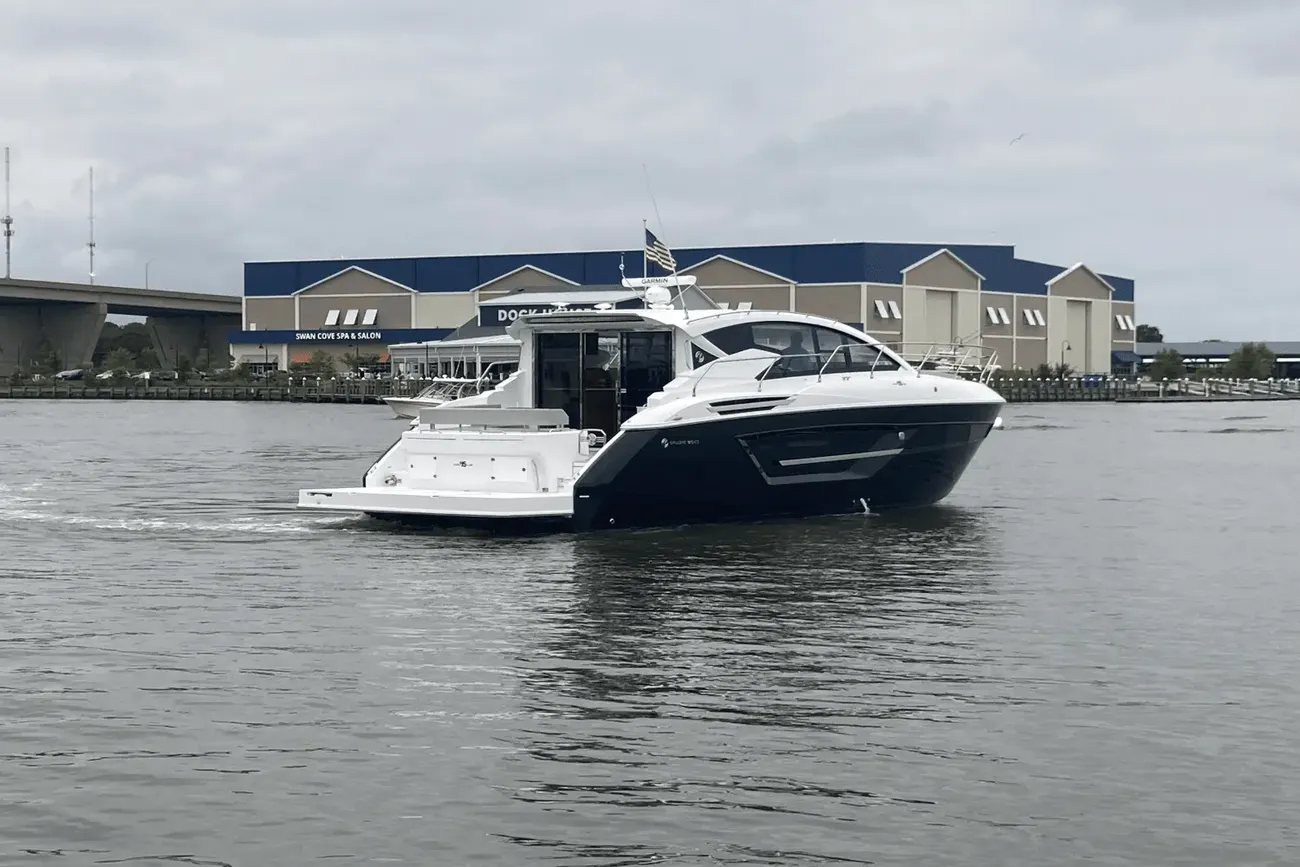 Thumbnail von Cruisers Yachts 46 Cantius