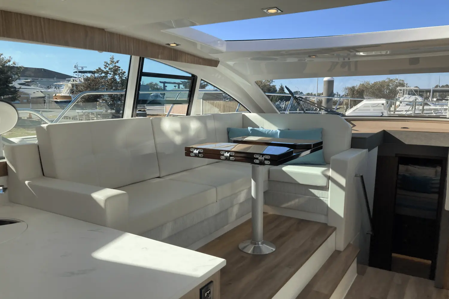 Thumbnail von Cruisers Yachts 46 Cantius
