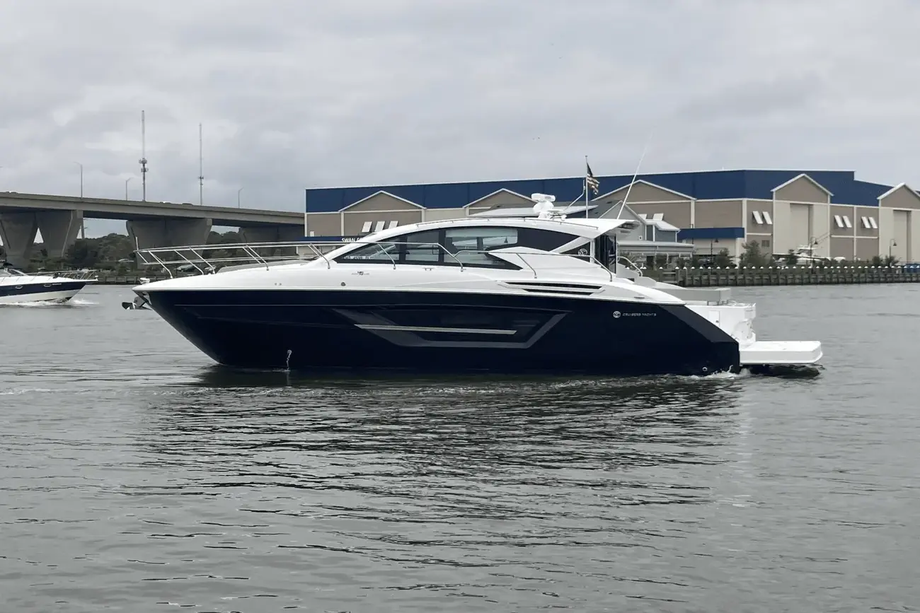 Thumbnail von Cruisers Yachts 46 Cantius