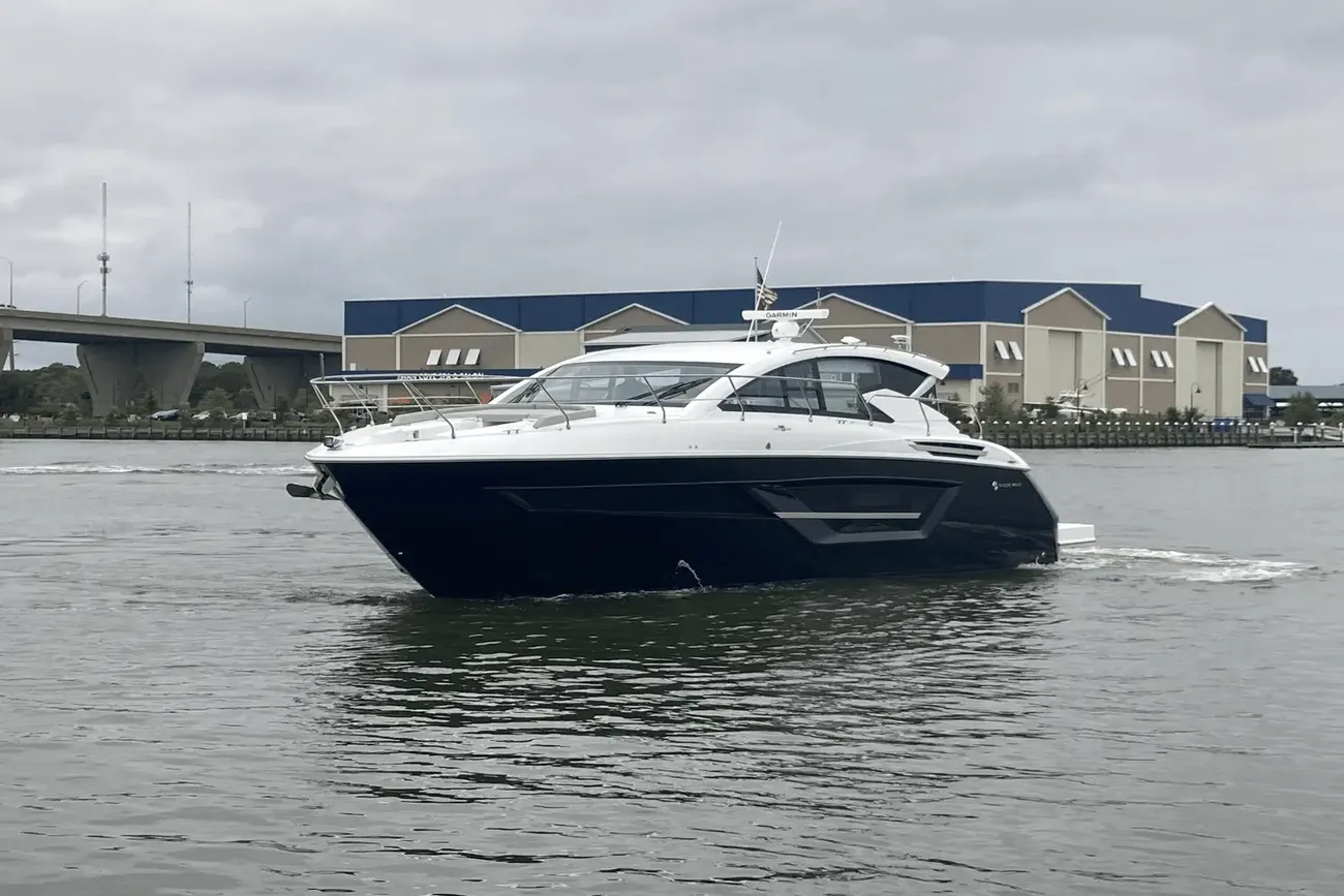 Thumbnail von Cruisers Yachts 46 Cantius