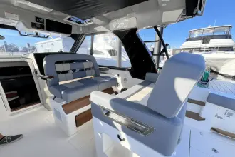 Thumbnail von Boston Whaler 380 Realm