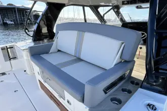 Thumbnail von Boston Whaler 380 Realm