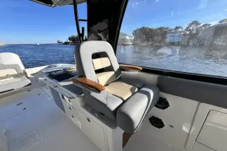 Thumbnail von Boston Whaler 380 Realm
