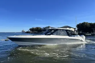 Thumbnail von Boston Whaler 380 Realm