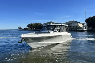 Thumbnail von Boston Whaler 380 Realm