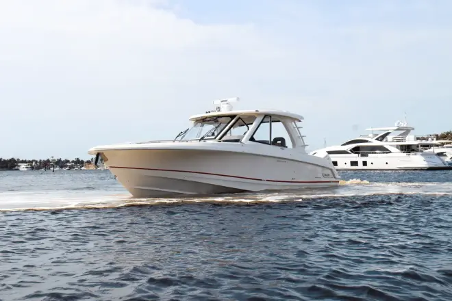 Boston Whaler 380 Realm