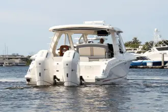 Thumbnail von Boston Whaler 380 Realm