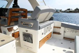 Thumbnail von Boston Whaler 380 Realm