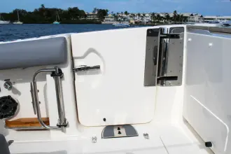 Thumbnail von Boston Whaler 380 Realm