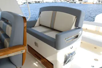 Thumbnail von Boston Whaler 380 Realm
