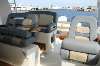 Thumbnail von Boston Whaler 380 Realm