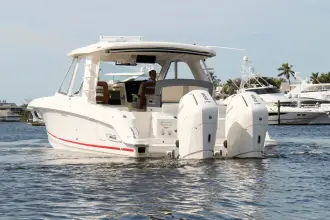 Thumbnail von Boston Whaler 380 Realm