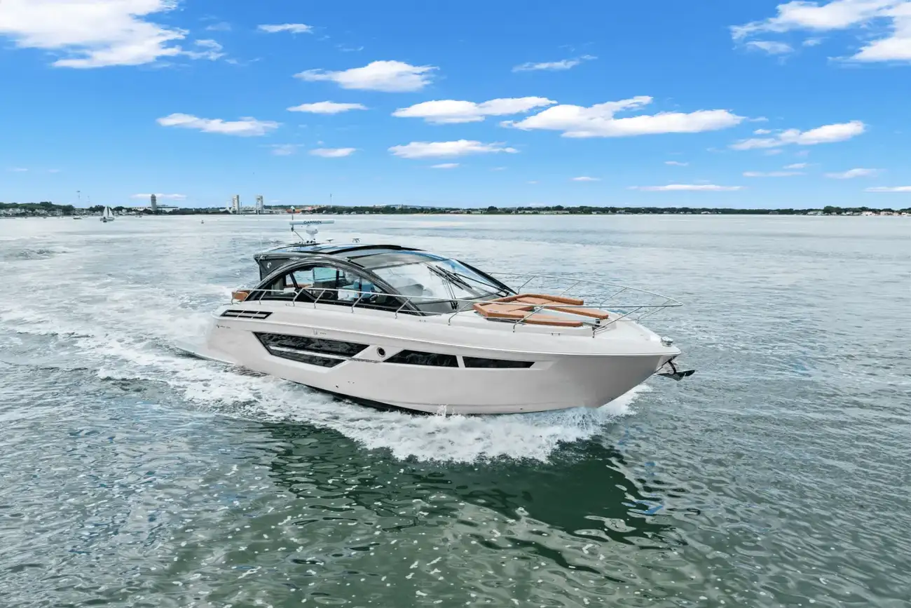 Cruisers Yachts 50 Cantius