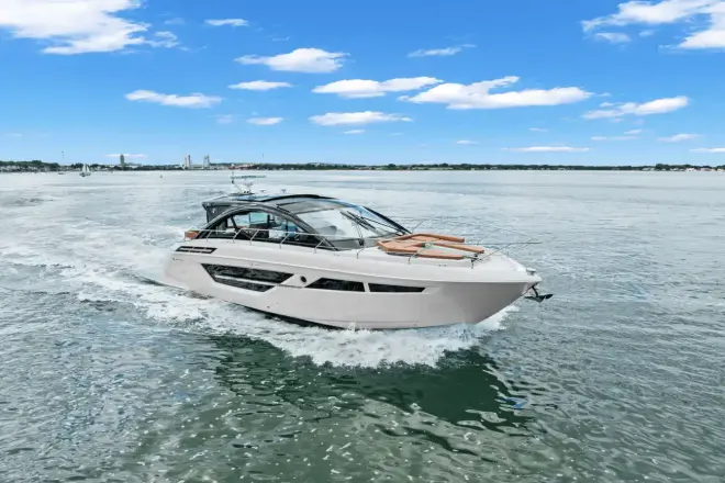 Cruisers Yachts 50 Cantius