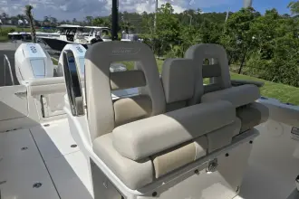 Thumbnail von Boston Whaler 330 Outrage