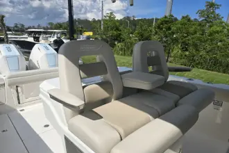 Thumbnail von Boston Whaler 330 Outrage