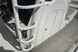 Thumbnail von Boston Whaler 330 Outrage