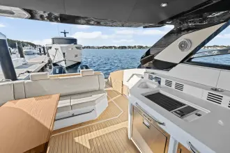 Thumbnail von Cruisers Yachts 42 GLS OB