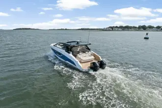 Thumbnail von Cruisers Yachts 42 GLS OB