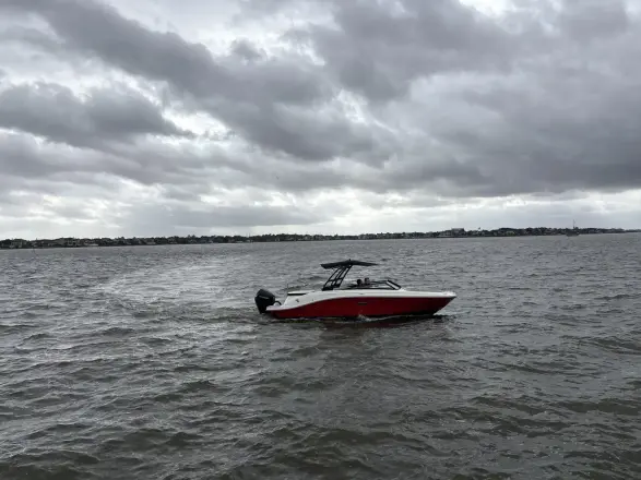 Sea Ray SPX 230 Outboard