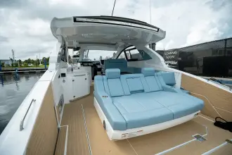 Thumbnail von Cruisers Yachts 42 GLS OB