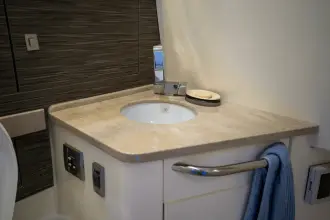 Thumbnail von Boston Whaler 420 Outrage