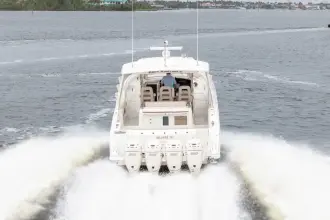 Thumbnail von Boston Whaler 420 Outrage