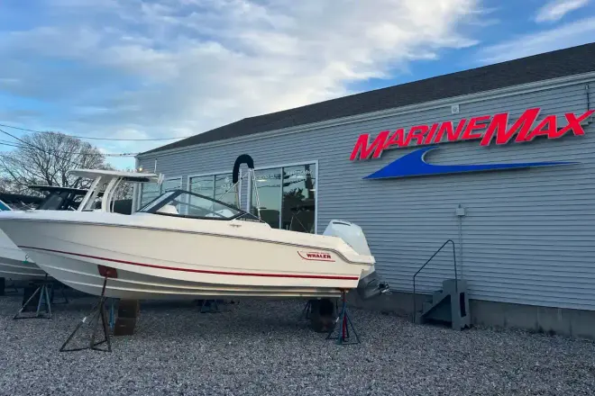 Boston Whaler 210 Vantage