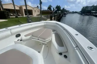 Thumbnail von Boston Whaler 370 Outrage