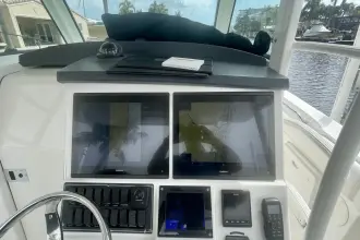 Thumbnail von Boston Whaler 370 Outrage