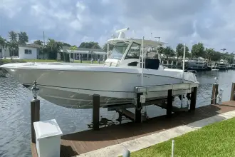 Thumbnail von Boston Whaler 370 Outrage