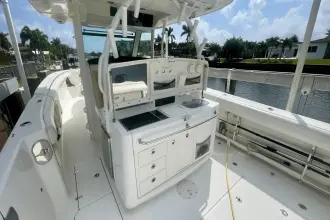 Thumbnail von Boston Whaler 370 Outrage