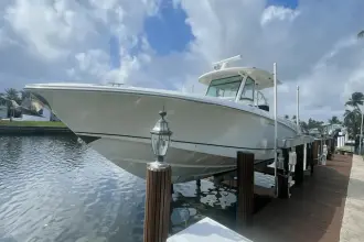 Thumbnail von Boston Whaler 370 Outrage