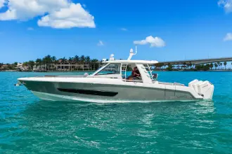 Thumbnail von Boston Whaler 420 Outrage