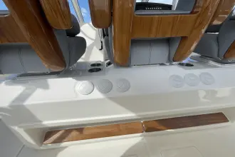 Thumbnail von Boston Whaler 420 Outrage