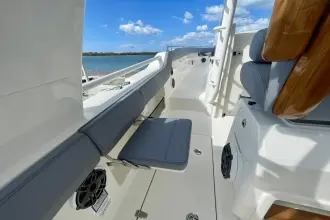 Thumbnail von Boston Whaler 420 Outrage