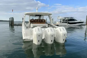 Thumbnail von Boston Whaler 420 Outrage