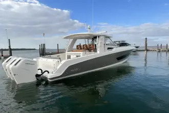 Thumbnail von Boston Whaler 420 Outrage