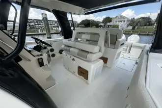 Thumbnail von Boston Whaler 350 Realm